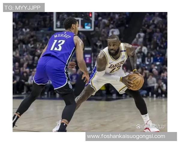 湖人队与篮网激战十月之夜球迷见证精彩对决与历史瞬间 湖人队与篮网激战十月之夜球迷见证精彩对决与历史瞬间