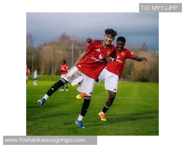 曼联疑似为青训新太子首秀衬托！曝其不喜欢小梅西绰号，想做自己